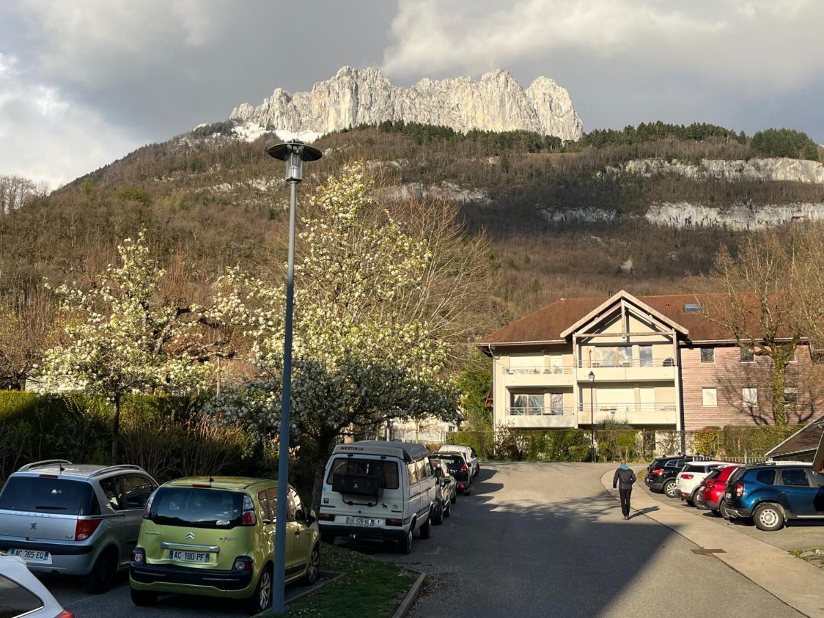 Entre Lac D'Annecy Et Montagnes, Golf Et Parapente A Pieds Talloires Exterior photo