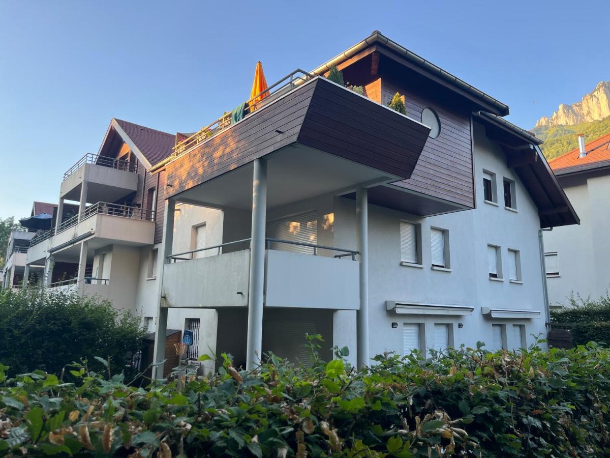 Entre Lac D'Annecy Et Montagnes, Golf Et Parapente A Pieds Talloires Exterior photo