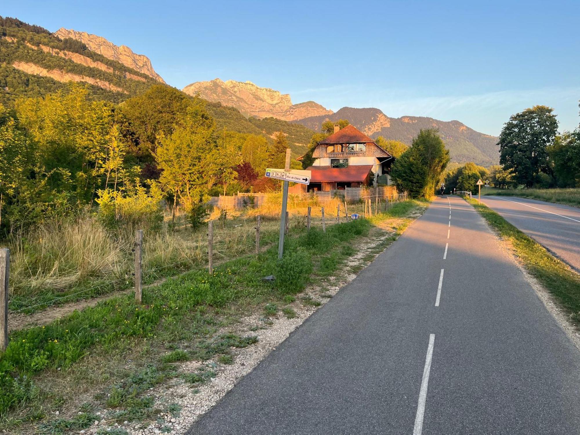 Entre Lac D'Annecy Et Montagnes, Golf Et Parapente A Pieds Talloires Room photo